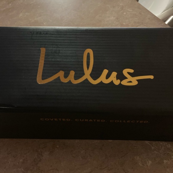 Lulu’s nude, suede 2 inch heels. Worn once size 7 - Picture 4 of 5